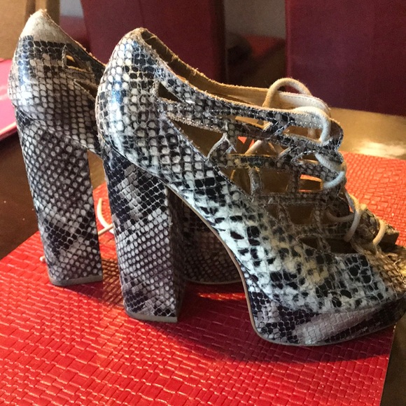 Snake Skin MIA Open Toe Heels! - Picture 1 of 4